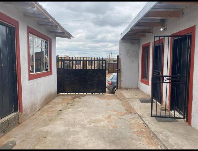 7 BEDROOM HOUSE FOR SALE IN SOSHANGUVE T